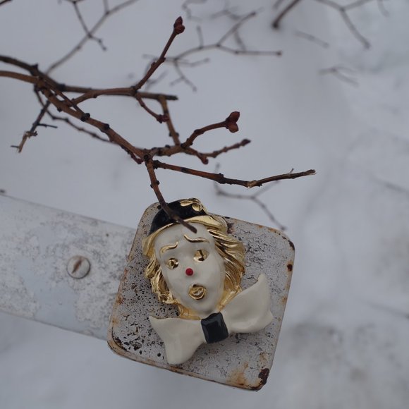 Big Vintage enamel Clown Brooch Gold Plated - Picture 1 of 5